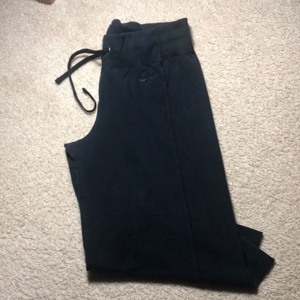 Nike crop active/lounge pants.